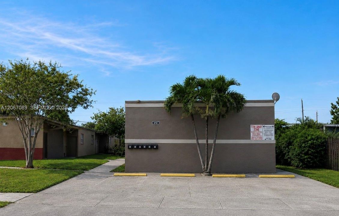 For Rent: $1,800 (2 beds, 1 baths, 2432 Square Feet)