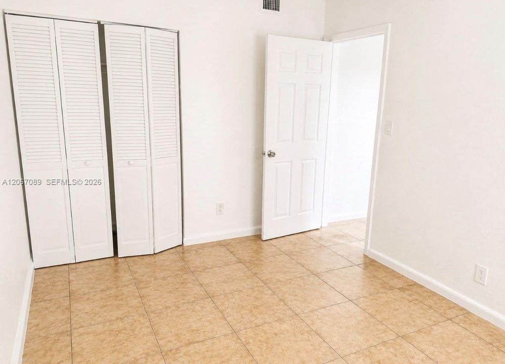 For Rent: $1,800 (2 beds, 1 baths, 2432 Square Feet)