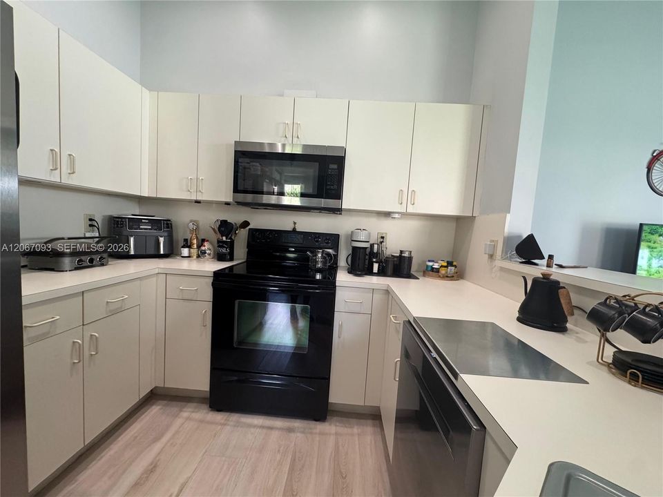 For Rent: $4,100 (3 beds, 2 baths, 1440 Square Feet)