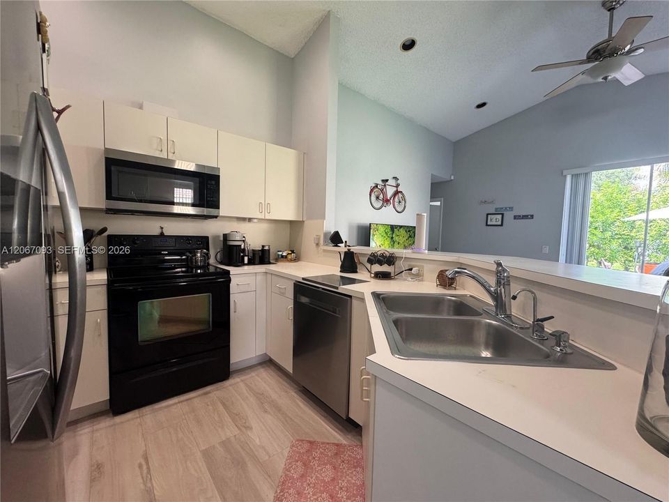 For Rent: $4,100 (3 beds, 2 baths, 1440 Square Feet)