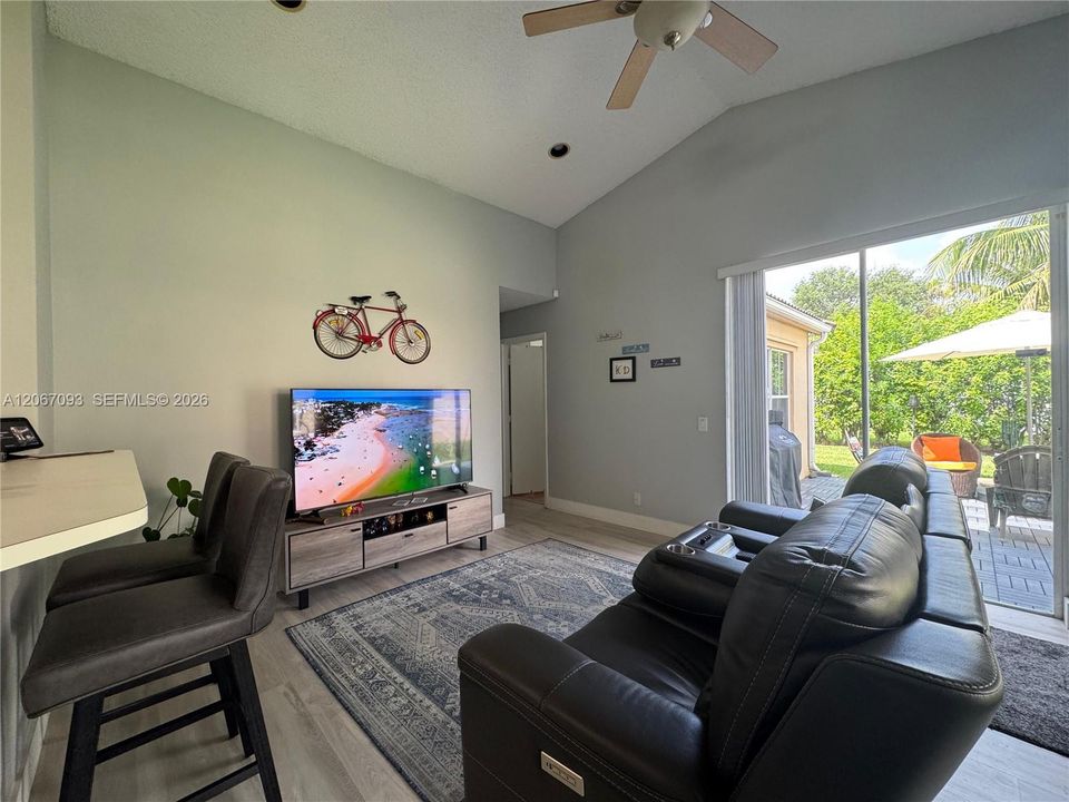 For Rent: $4,100 (3 beds, 2 baths, 1440 Square Feet)