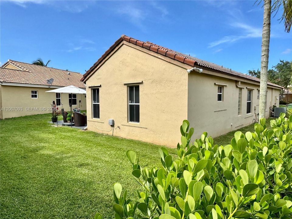 For Rent: $4,100 (3 beds, 2 baths, 1440 Square Feet)