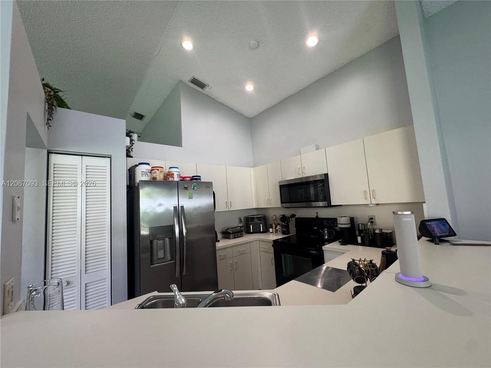For Rent: $4,100 (3 beds, 2 baths, 1440 Square Feet)