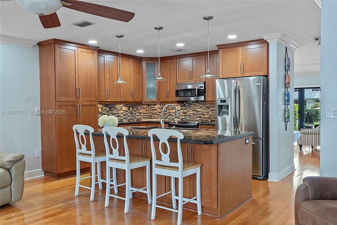 For Sale: $870,000 (3 beds, 2 baths, 1936 Square Feet)