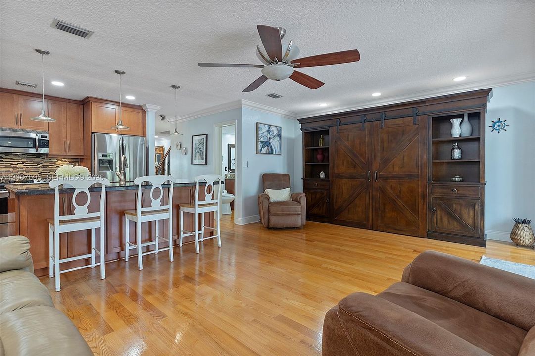 For Sale: $870,000 (3 beds, 2 baths, 1936 Square Feet)