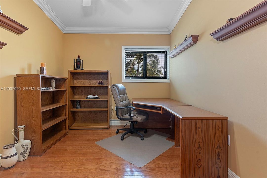 For Sale: $870,000 (3 beds, 2 baths, 1936 Square Feet)