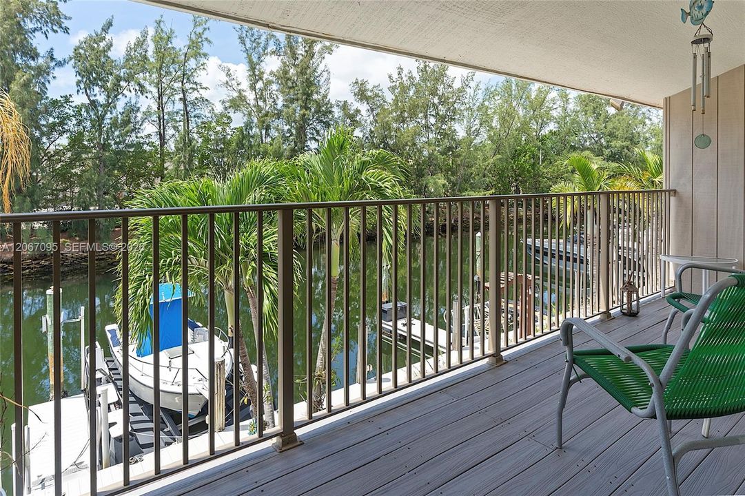 For Sale: $870,000 (3 beds, 2 baths, 1936 Square Feet)