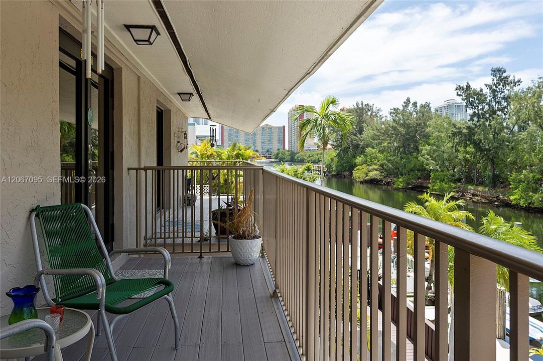For Sale: $870,000 (3 beds, 2 baths, 1936 Square Feet)