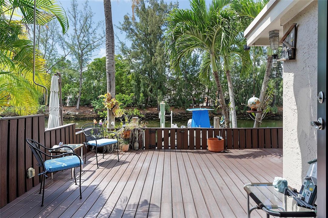 For Sale: $870,000 (3 beds, 2 baths, 1936 Square Feet)