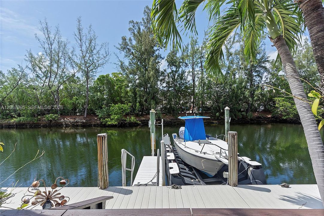 For Sale: $870,000 (3 beds, 2 baths, 1936 Square Feet)