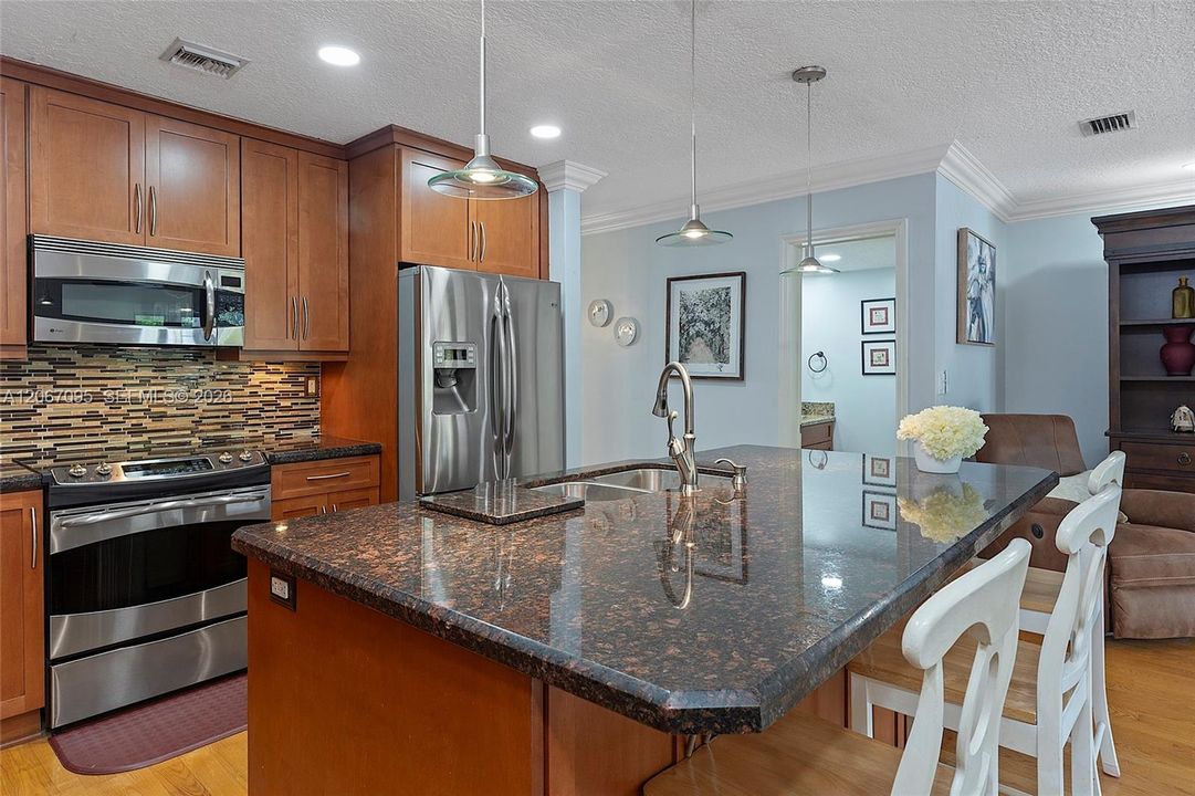 For Sale: $870,000 (3 beds, 2 baths, 1936 Square Feet)