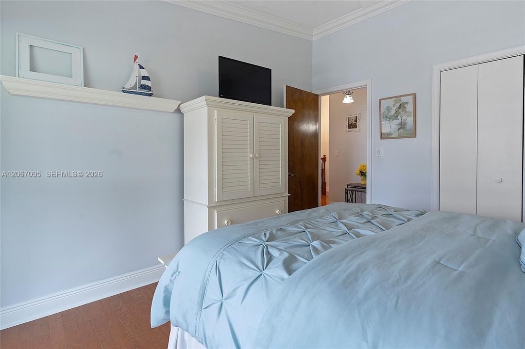 For Sale: $870,000 (3 beds, 2 baths, 1936 Square Feet)