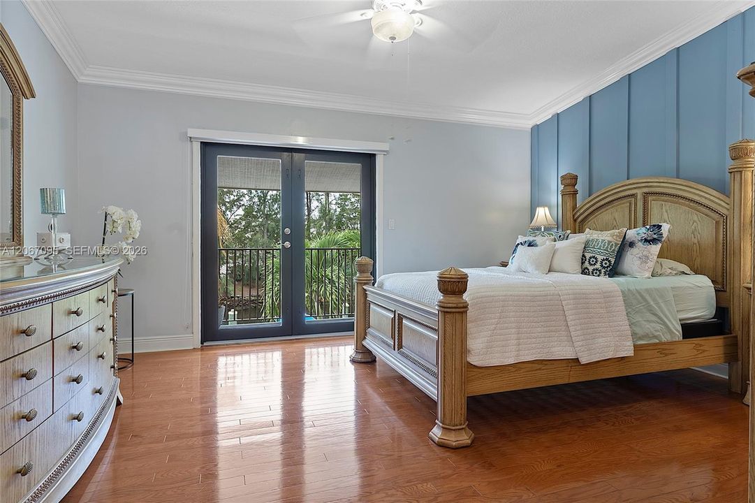 For Sale: $870,000 (3 beds, 2 baths, 1936 Square Feet)