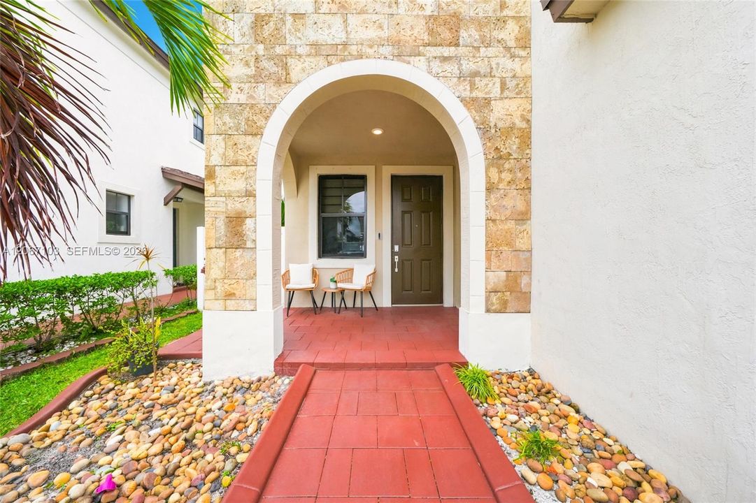 For Sale: $720,000 (4 beds, 2 baths, 1990 Square Feet)