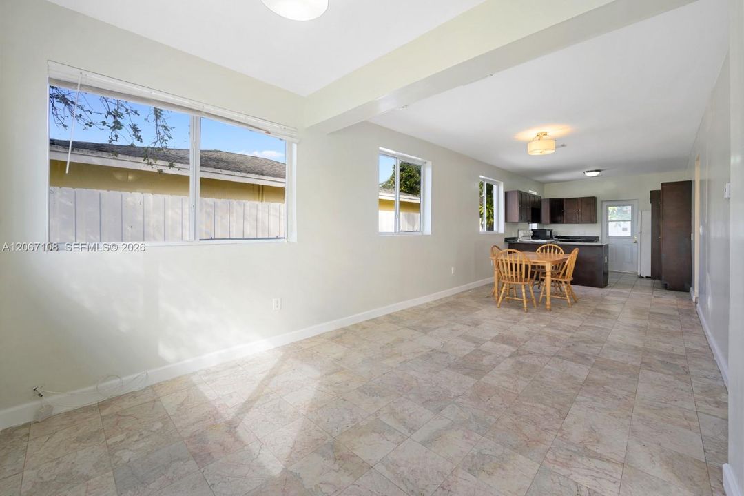 For Rent: $2,795 (2 beds, 2 baths, 988 Square Feet)