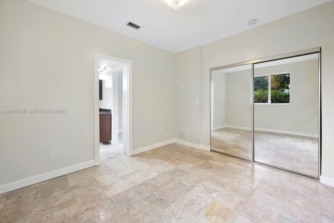 For Rent: $2,795 (2 beds, 2 baths, 988 Square Feet)