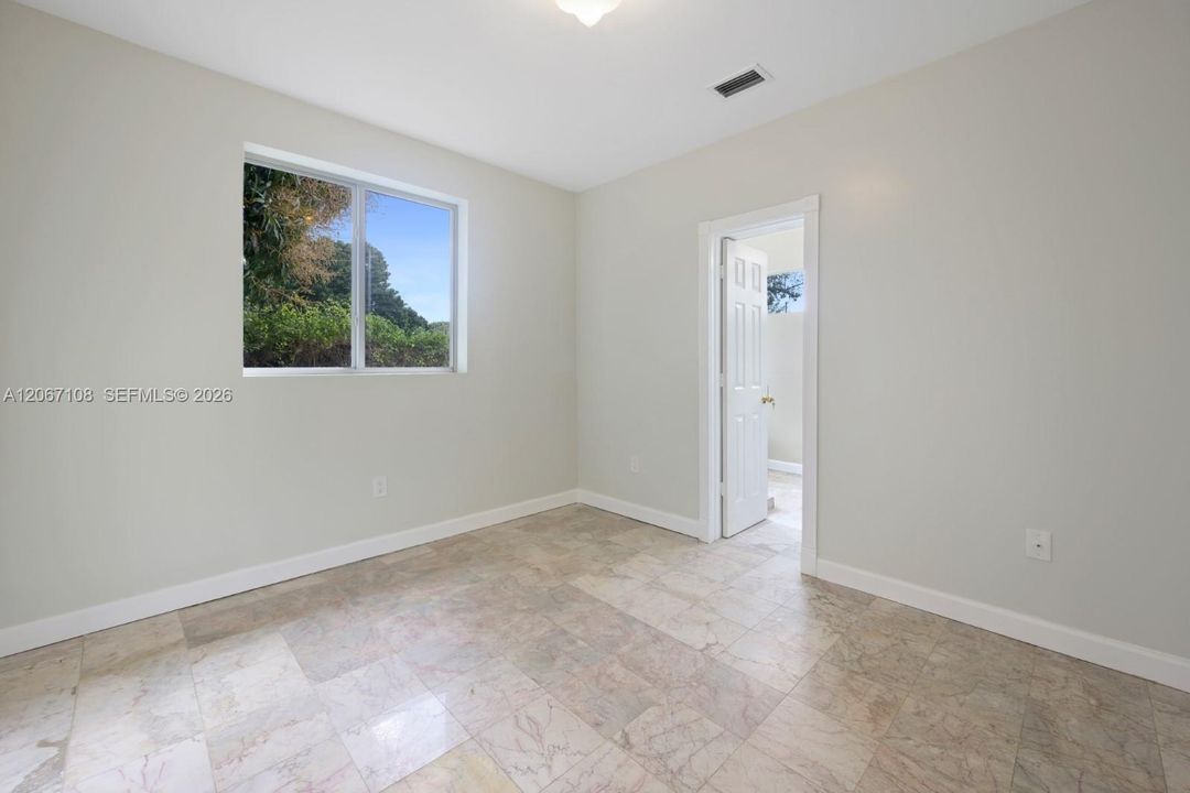 For Rent: $2,795 (2 beds, 2 baths, 988 Square Feet)