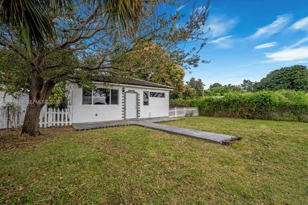 For Rent: $2,795 (2 beds, 2 baths, 988 Square Feet)