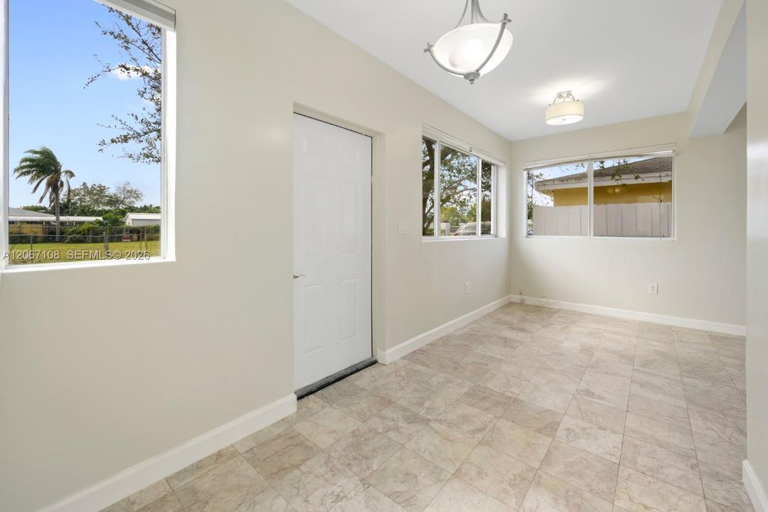 For Rent: $2,795 (2 beds, 2 baths, 988 Square Feet)