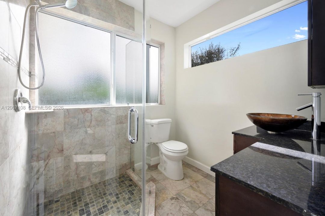 For Rent: $2,795 (2 beds, 2 baths, 988 Square Feet)
