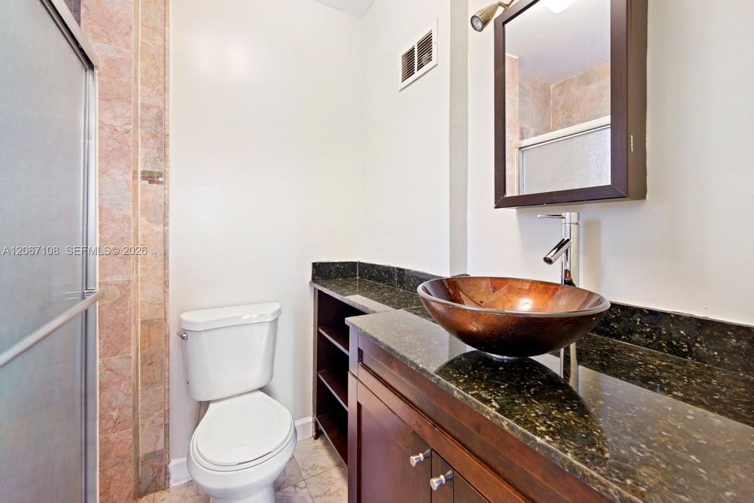 For Rent: $2,795 (2 beds, 2 baths, 988 Square Feet)