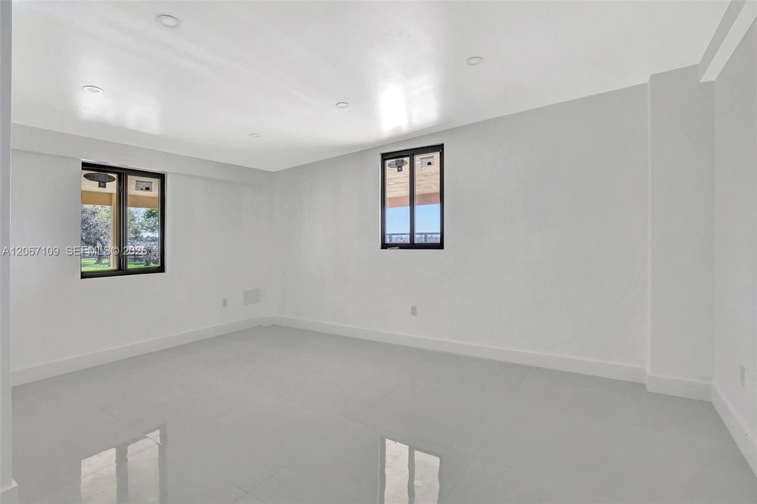 En Venta: $2,150,000 (5 camas, 5 baños, 2613 Pies cuadrados)