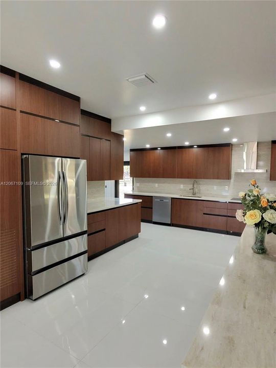 En Venta: $2,150,000 (5 camas, 5 baños, 2613 Pies cuadrados)