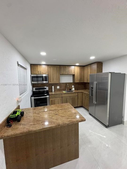 В аренду: $3,200 (3 спален, 1 ванн, 1314 Квадратных фут)