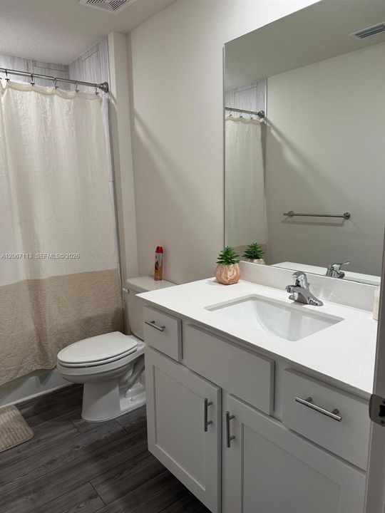 En Venta: $575,000 (5 camas, 3 baños, 1984 Pies cuadrados)