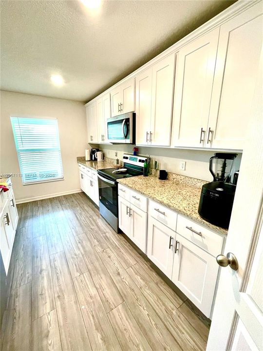 En Venta: $575,000 (5 camas, 3 baños, 1984 Pies cuadrados)