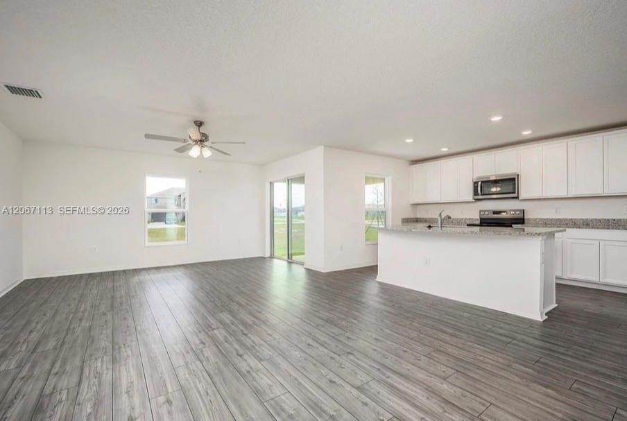 En Venta: $575,000 (5 camas, 3 baños, 1984 Pies cuadrados)