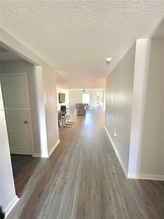 En Venta: $575,000 (5 camas, 3 baños, 1984 Pies cuadrados)