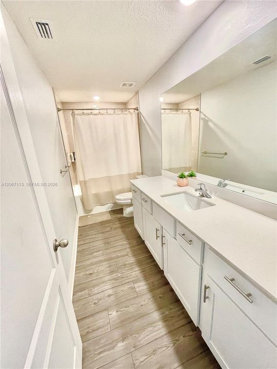 En Venta: $575,000 (5 camas, 3 baños, 1984 Pies cuadrados)