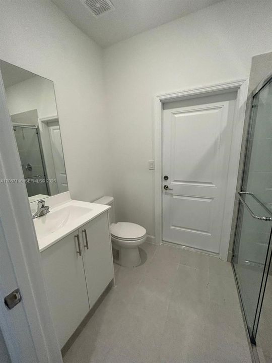 For Rent: $1,850 (1 beds, 1 baths, 3033 Square Feet)
