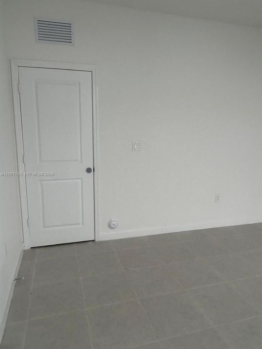 For Rent: $1,850 (1 beds, 1 baths, 3033 Square Feet)