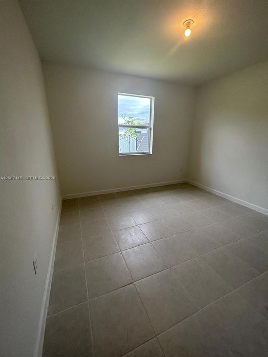 For Rent: $1,850 (1 beds, 1 baths, 3033 Square Feet)
