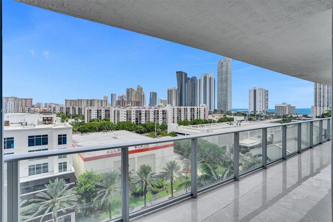 For Sale: $930,000 (2 beds, 3 baths, 1541 Square Feet)