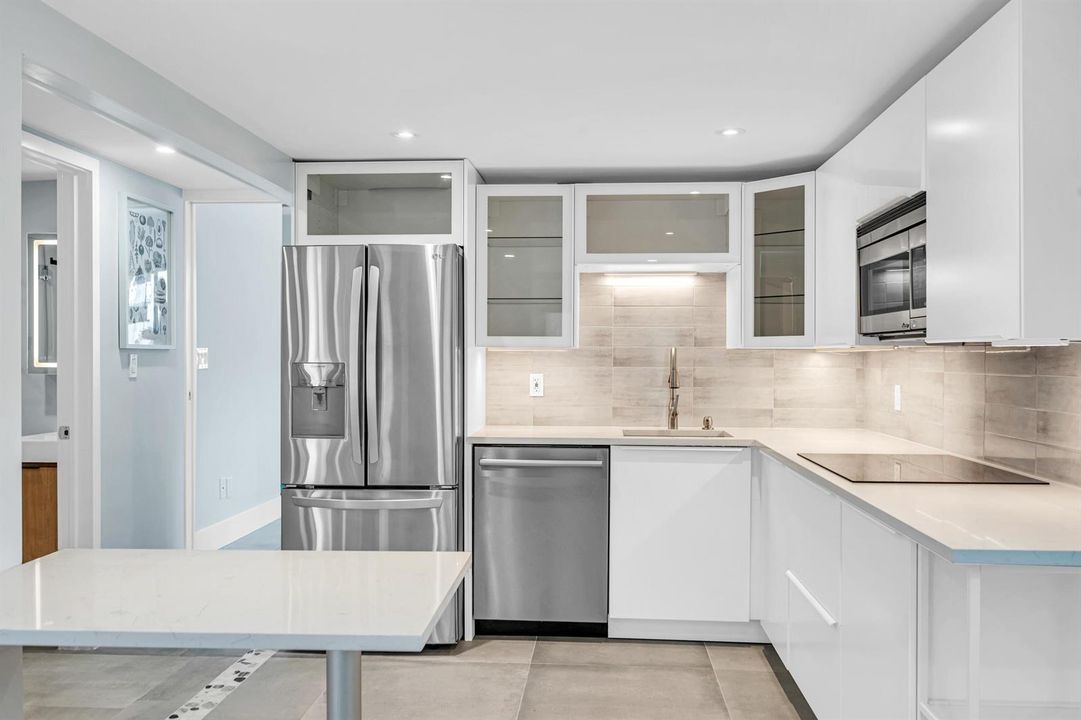 828 NE 17TH WAY--16