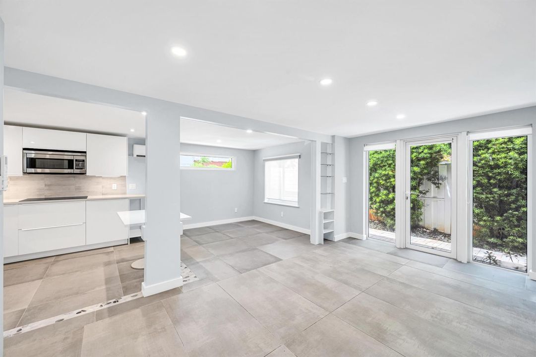 828 NE 17TH WAY--6