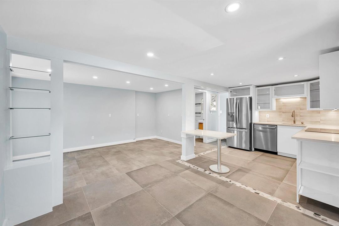 828 NE 17TH WAY--12