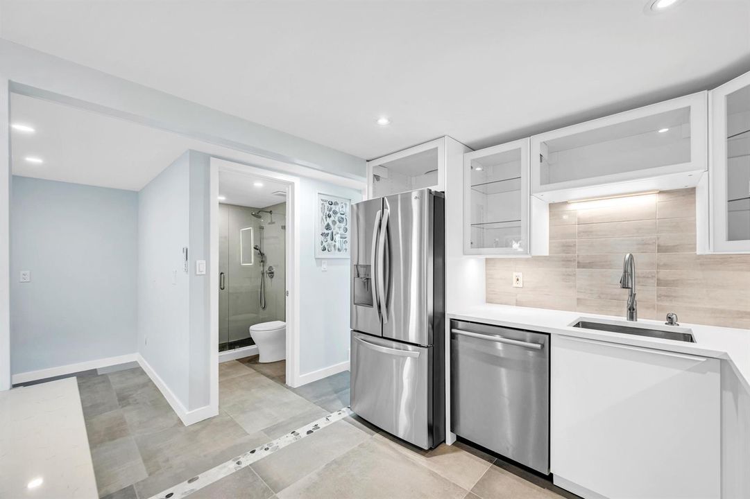 828 NE 17TH WAY--5