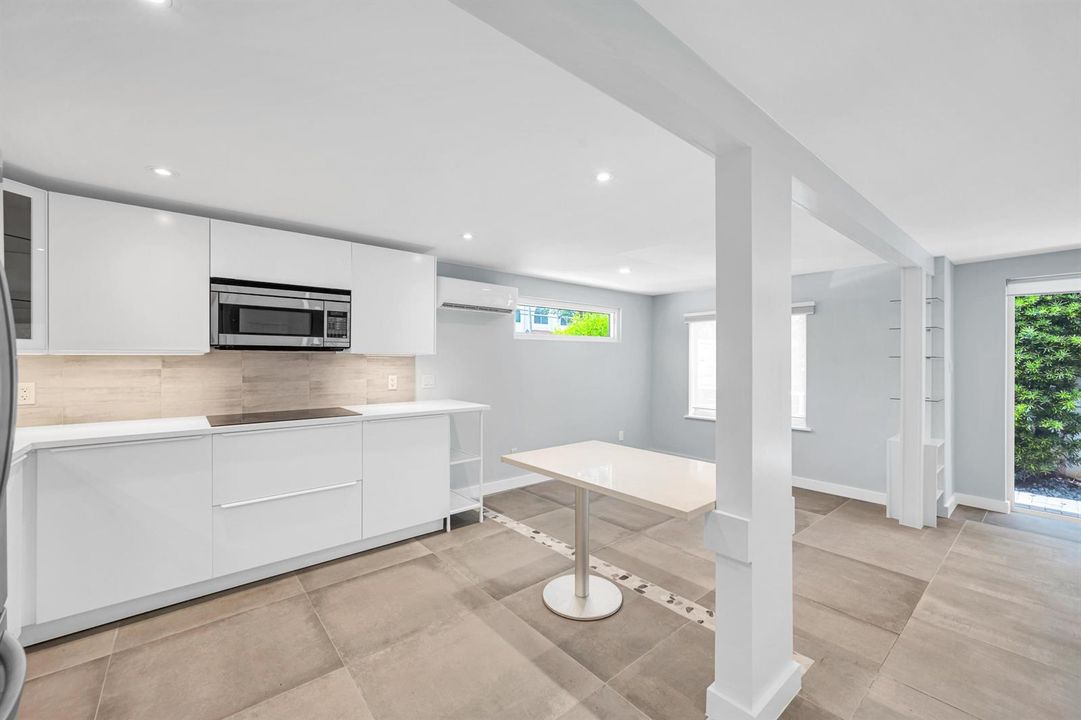 828 NE 17TH WAY--3