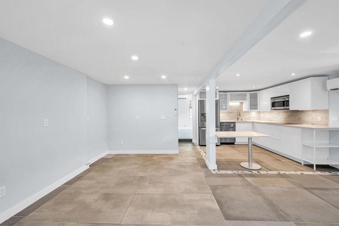 828 NE 17TH WAY--10