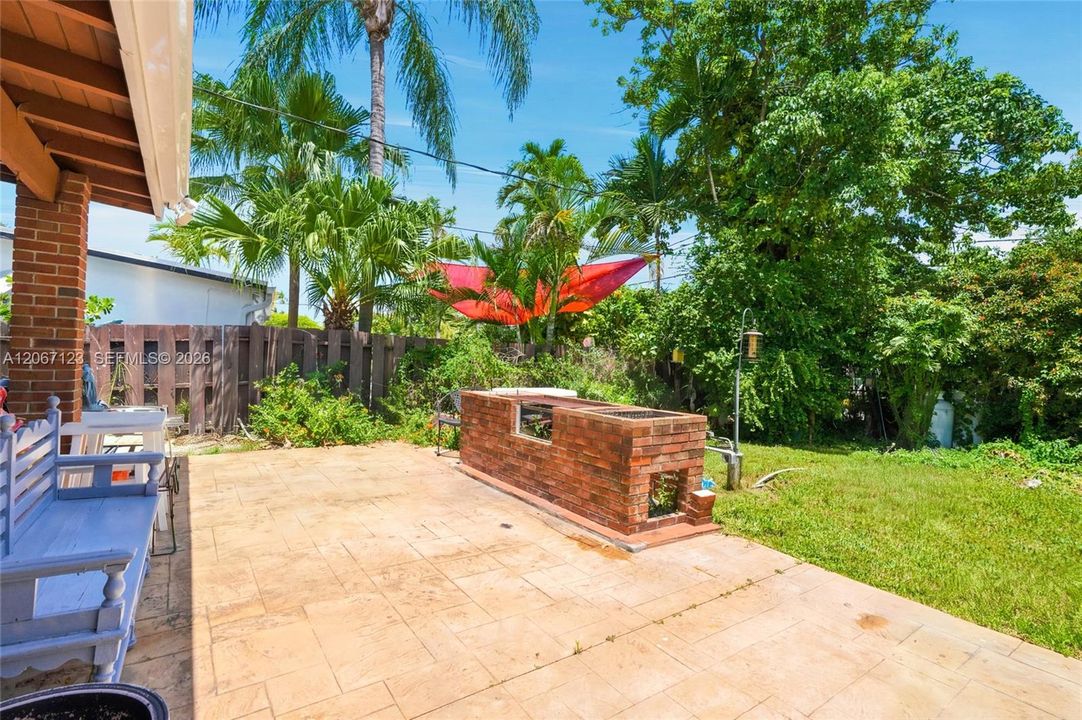 Recently Sold: $685,000 (3 beds, 2 baths, 1224 Square Feet)