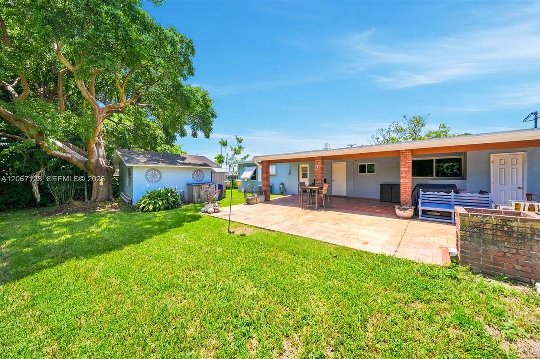 Recently Sold: $685,000 (3 beds, 2 baths, 1224 Square Feet)
