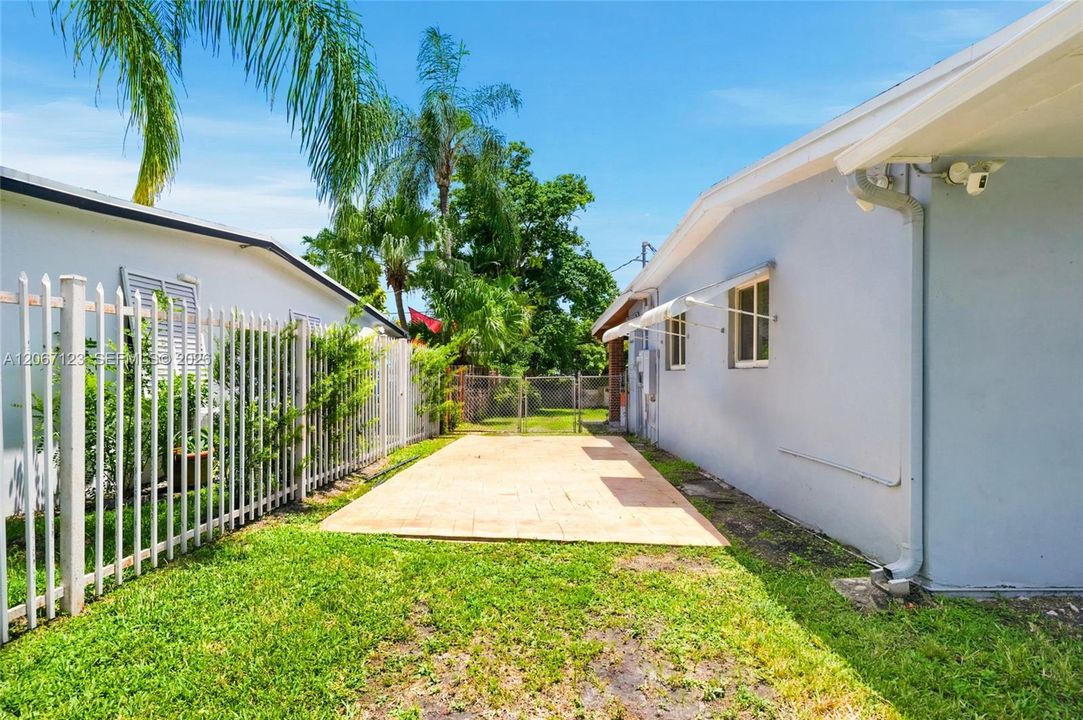 Recently Sold: $685,000 (3 beds, 2 baths, 1224 Square Feet)