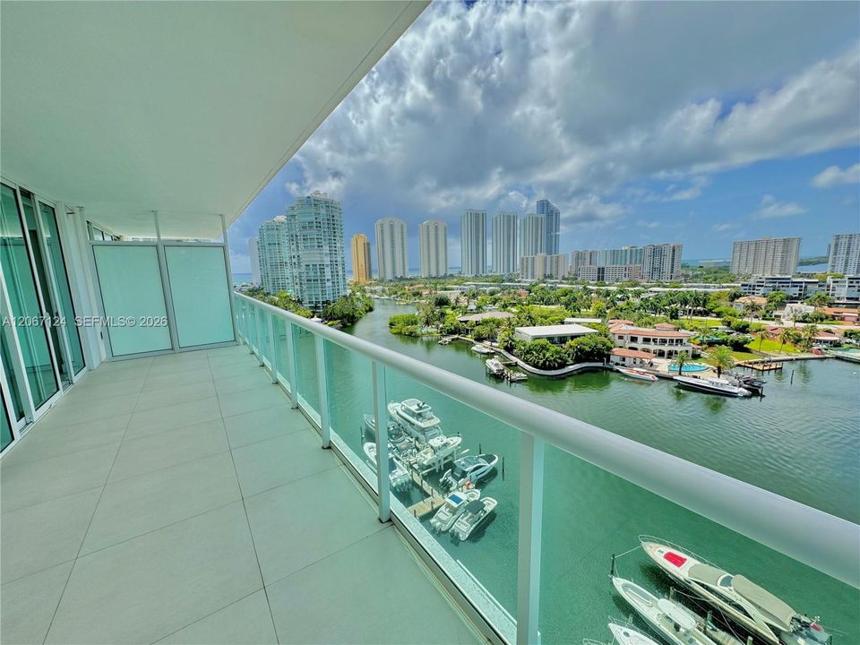 For Sale: $1,150,000 (2 beds, 3 baths, 1732 Square Feet)