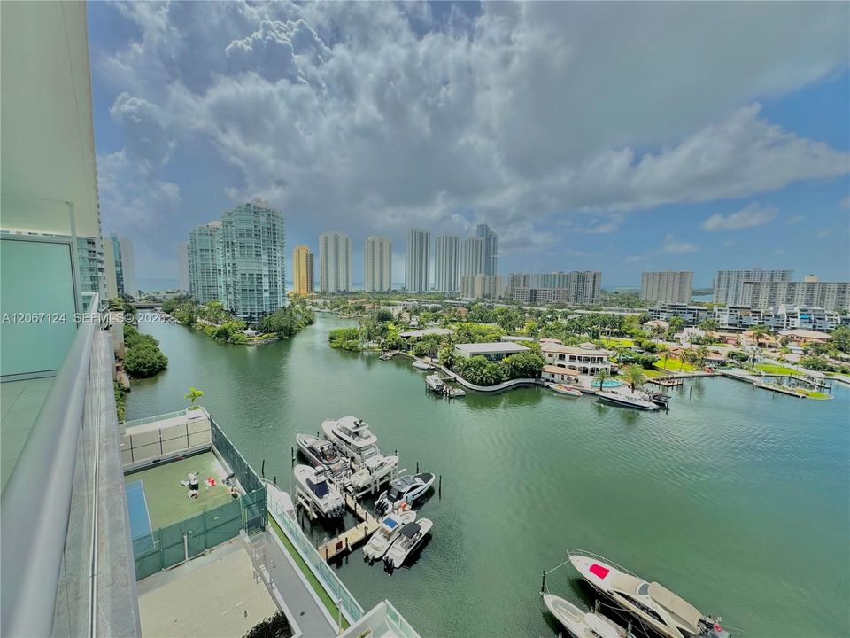 For Sale: $1,150,000 (2 beds, 3 baths, 1732 Square Feet)