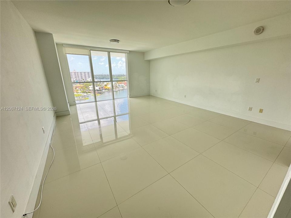 For Sale: $1,150,000 (2 beds, 3 baths, 1732 Square Feet)