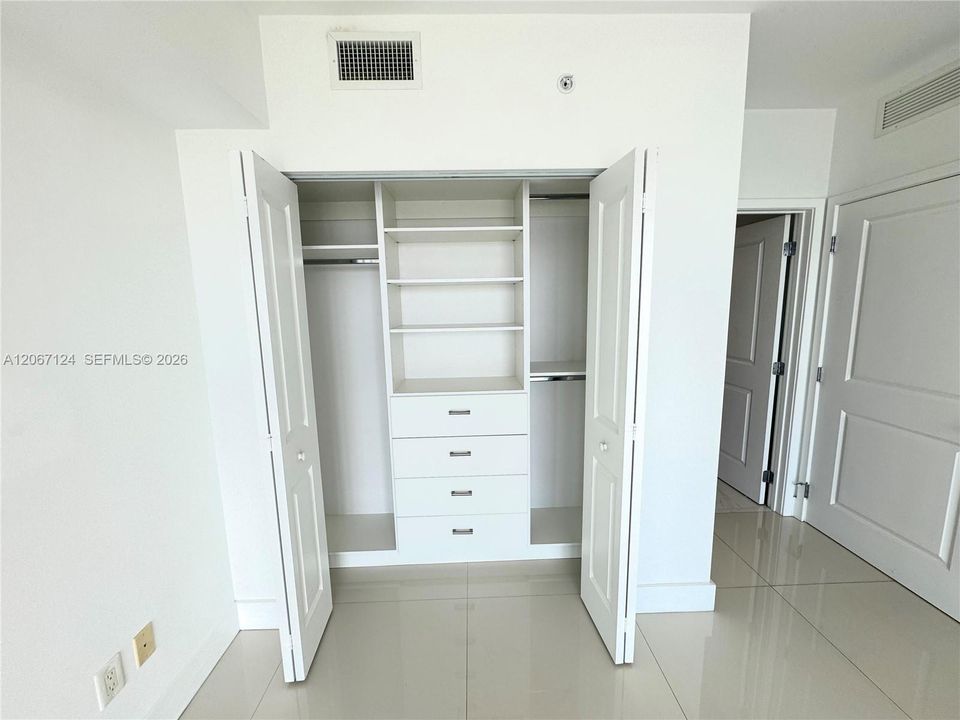 For Sale: $1,150,000 (2 beds, 3 baths, 1732 Square Feet)